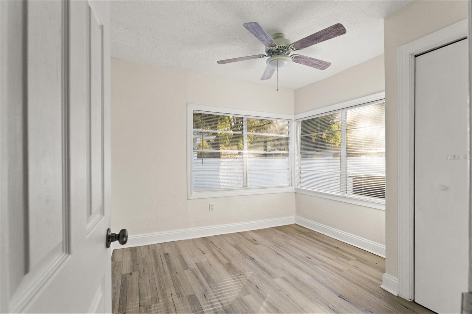 Image 21 of 34 For 6920 Central Avenue