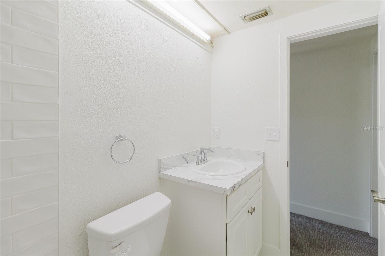 Image 18 of 32 For 4235 Stratford Drive Na