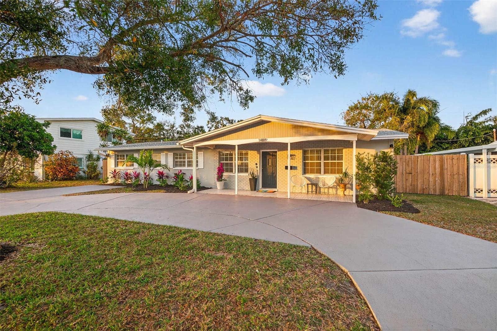 Image 2 of 39 For 1489 77th Avenue N