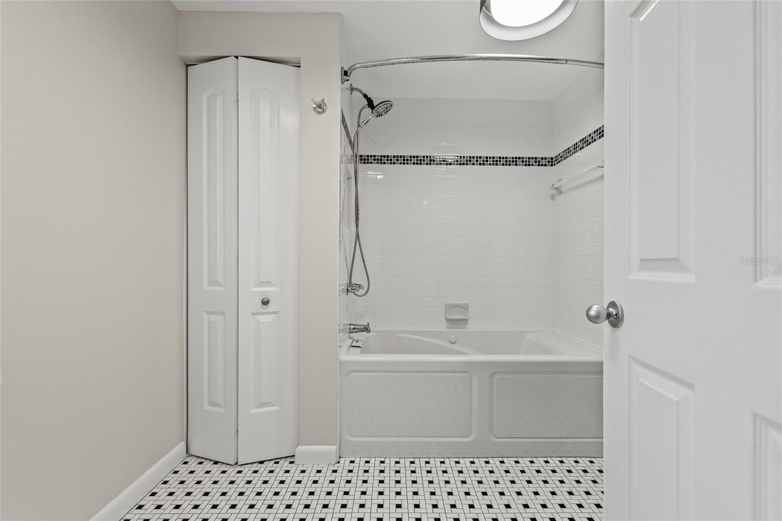 Image 19 of 46 For 1023 Ohio Avenue