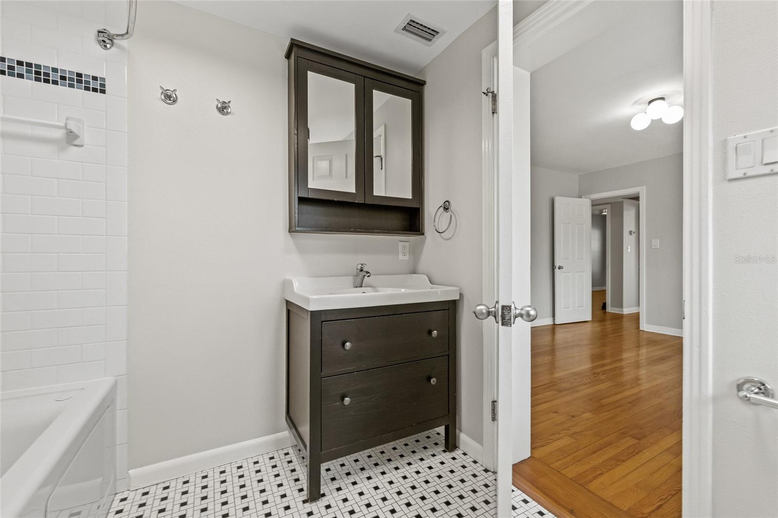 Image 20 of 46 For 1023 Ohio Avenue