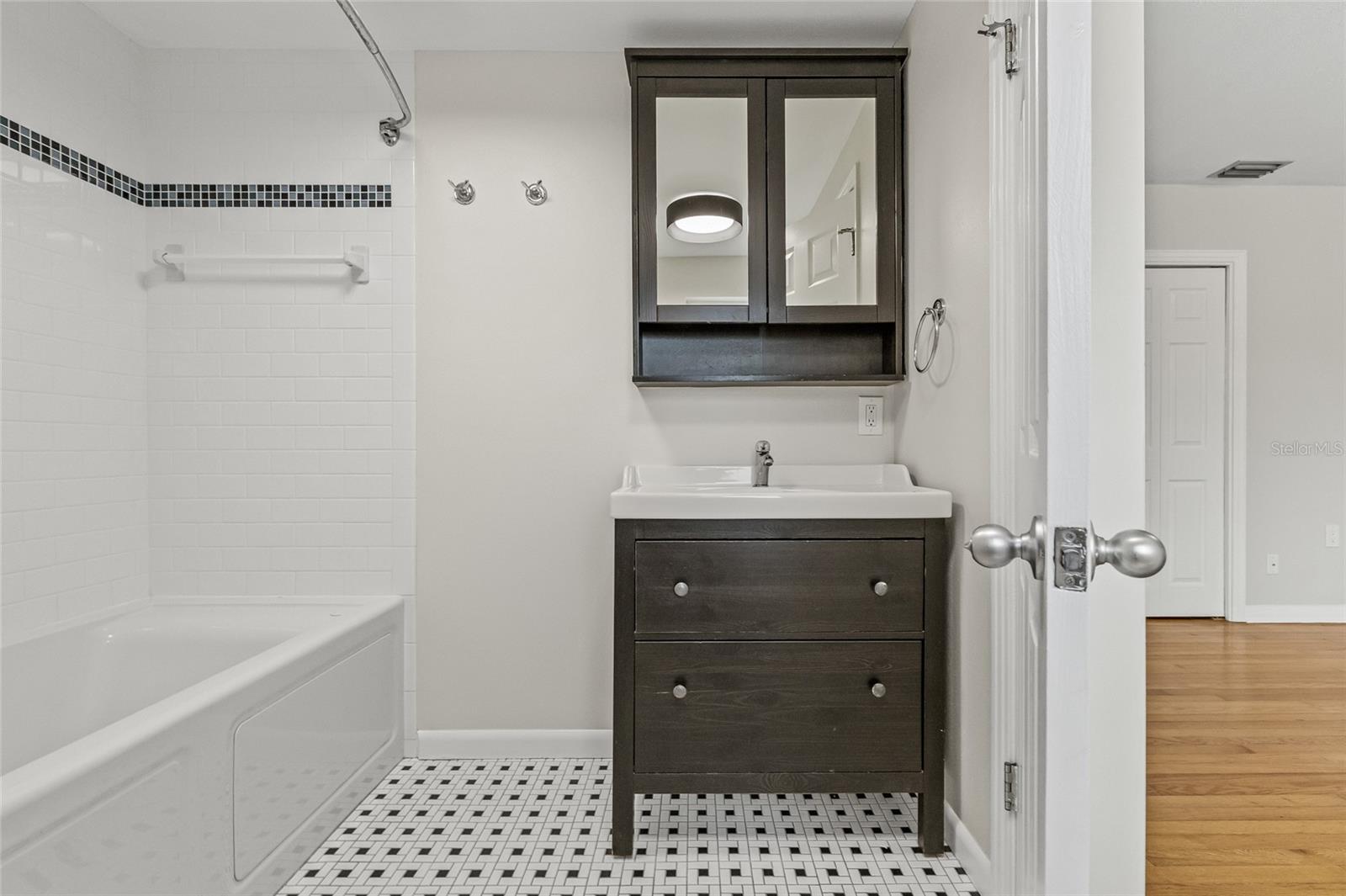 Image 21 of 46 For 1023 Ohio Avenue