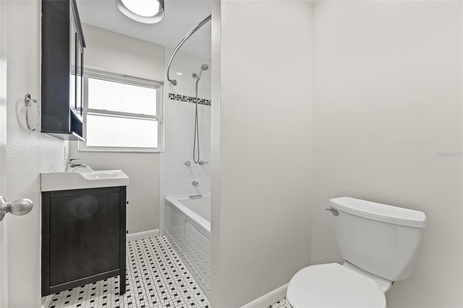 Image 24 of 46 For 1023 Ohio Avenue