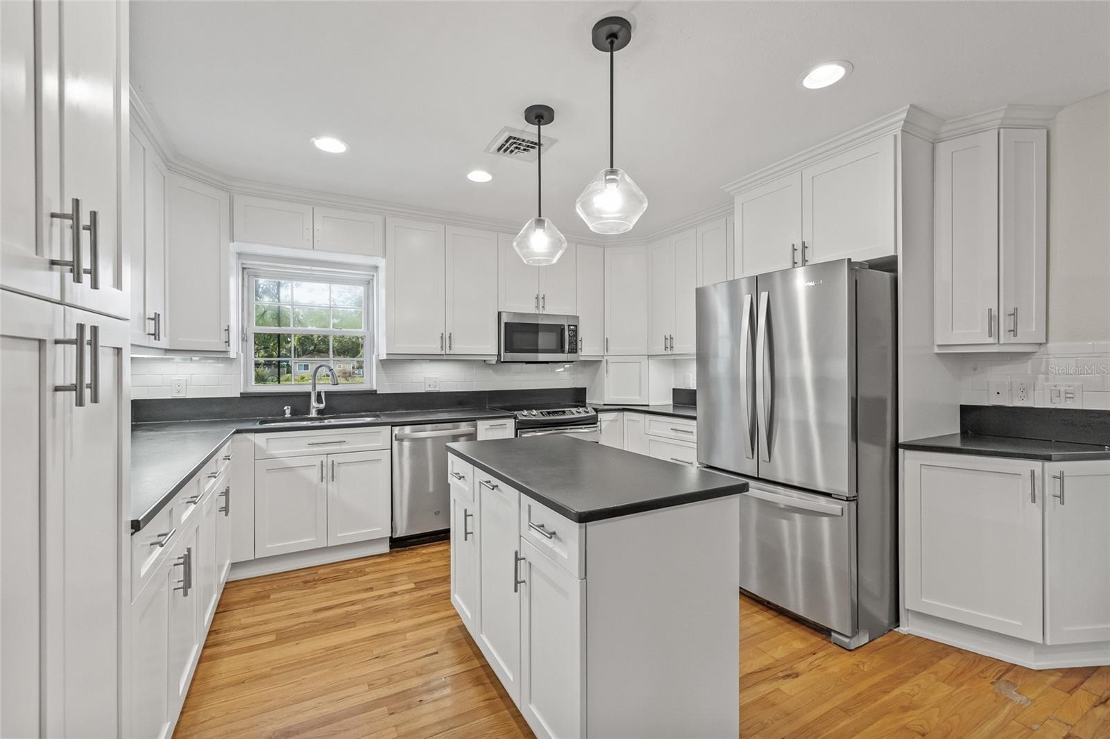 Image 9 of 46 For 1023 Ohio Avenue