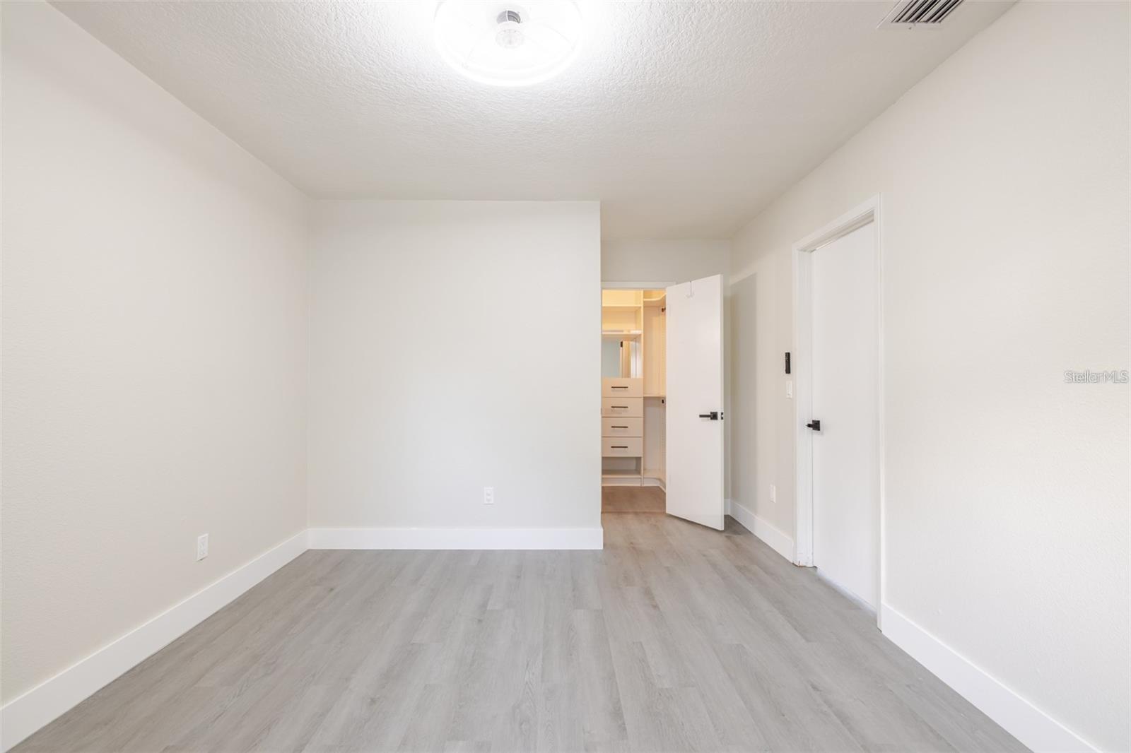 Image 16 of 37 For 10733 Drummond Road