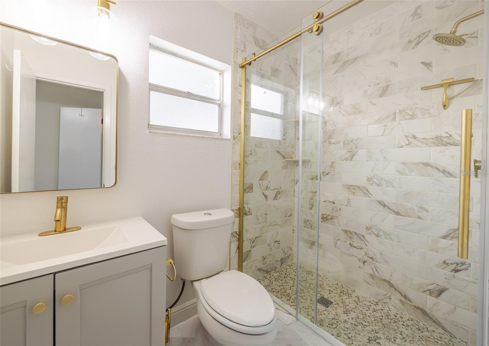 Image 18 of 37 For 10733 Drummond Road