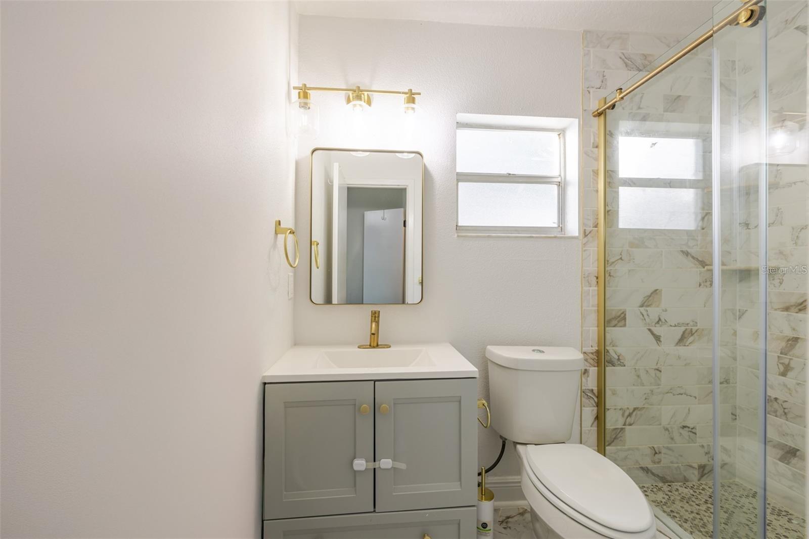 Image 19 of 37 For 10733 Drummond Road