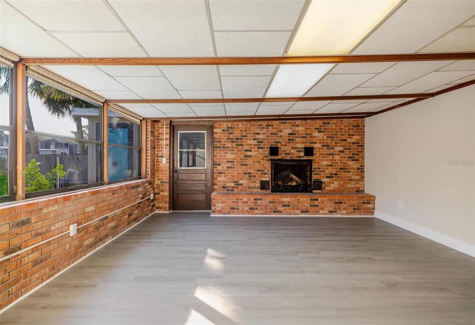 Image 24 of 37 For 10733 Drummond Road