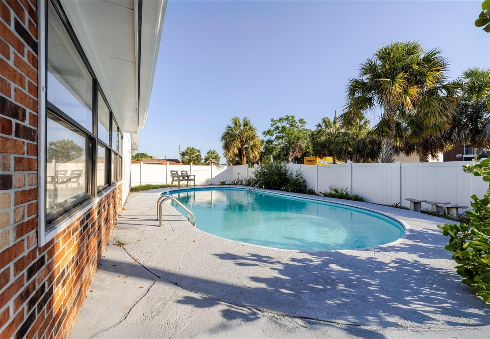 Image 28 of 37 For 10733 Drummond Road