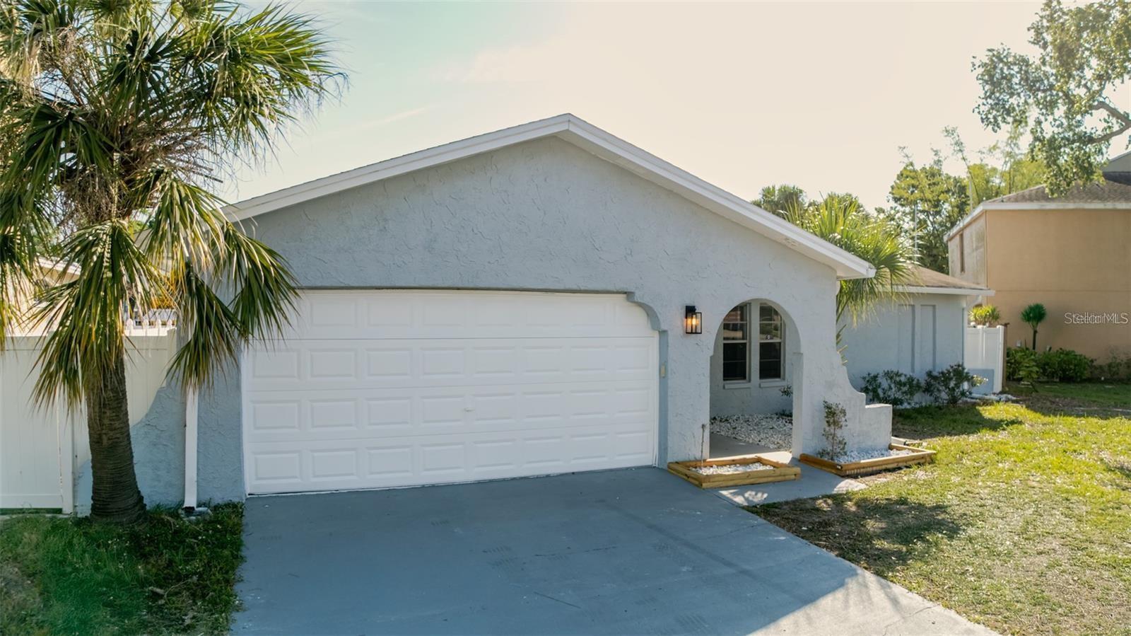 Image 5 of 37 For 10733 Drummond Road