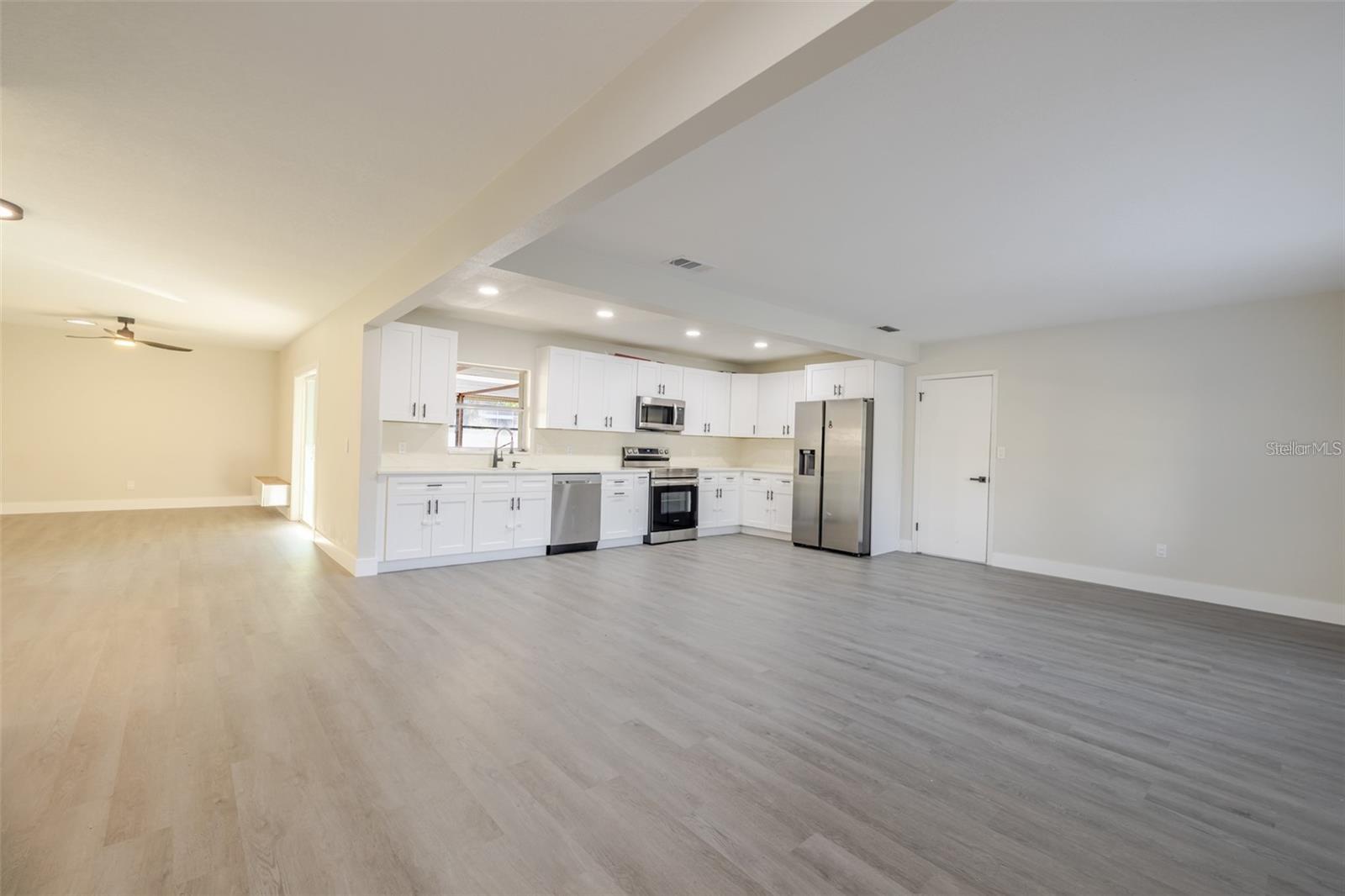 Image 8 of 37 For 10733 Drummond Road