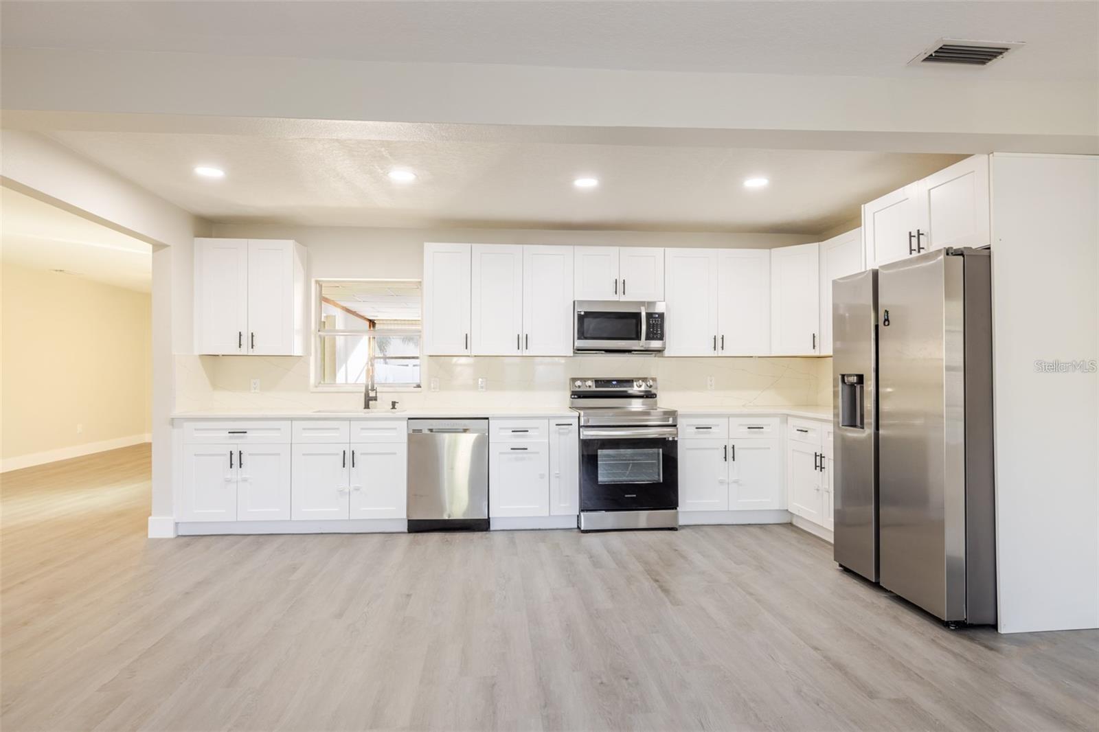 Image 9 of 37 For 10733 Drummond Road