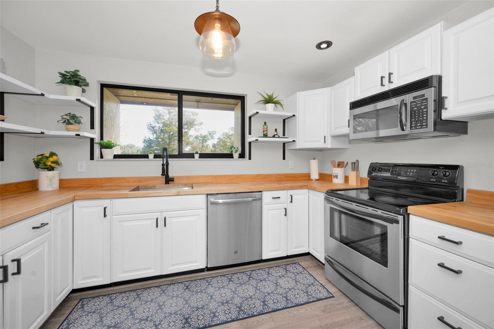 Image 2 of 28 For 208 Caryl Way