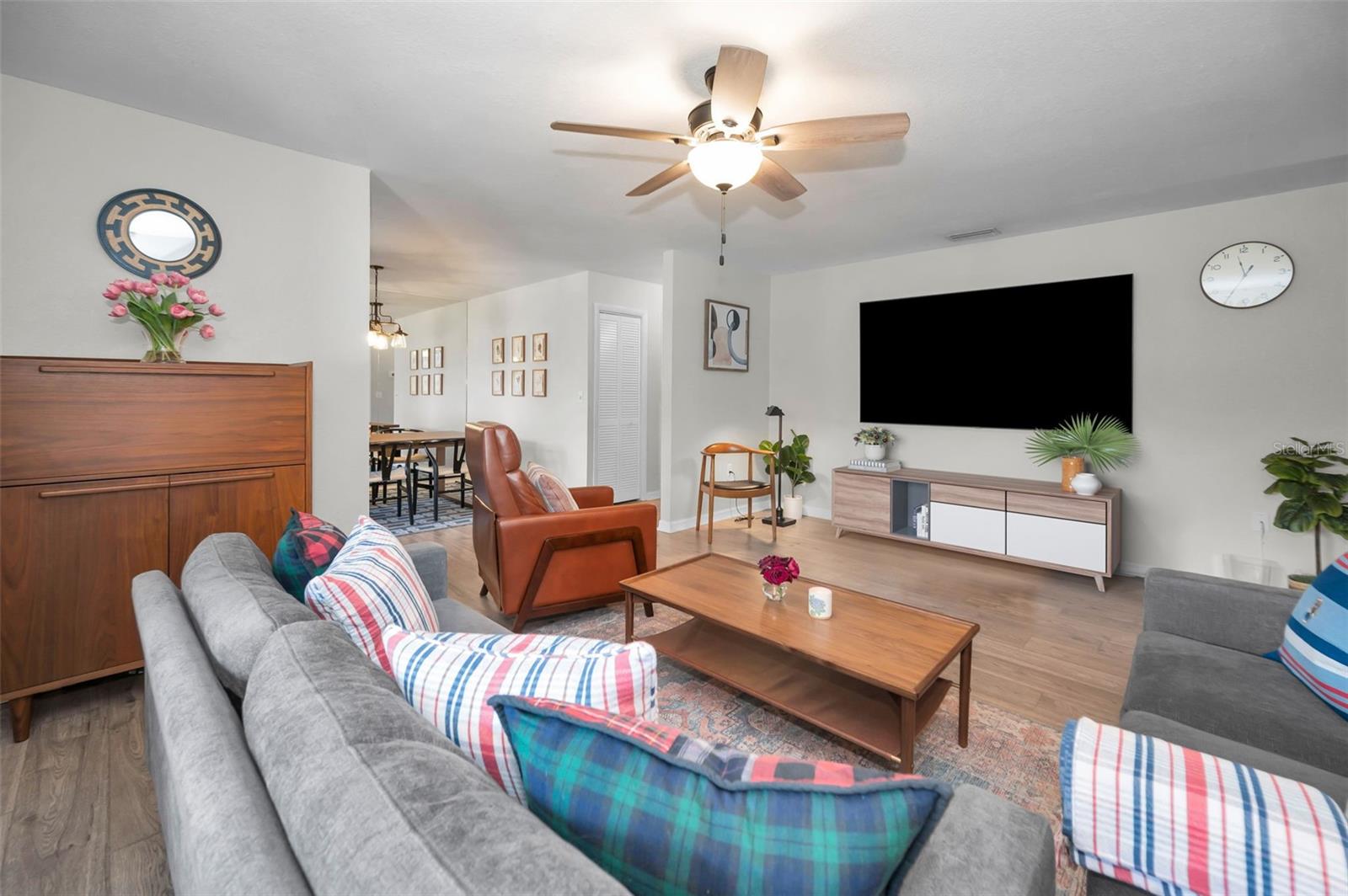 Image 6 of 28 For 208 Caryl Way