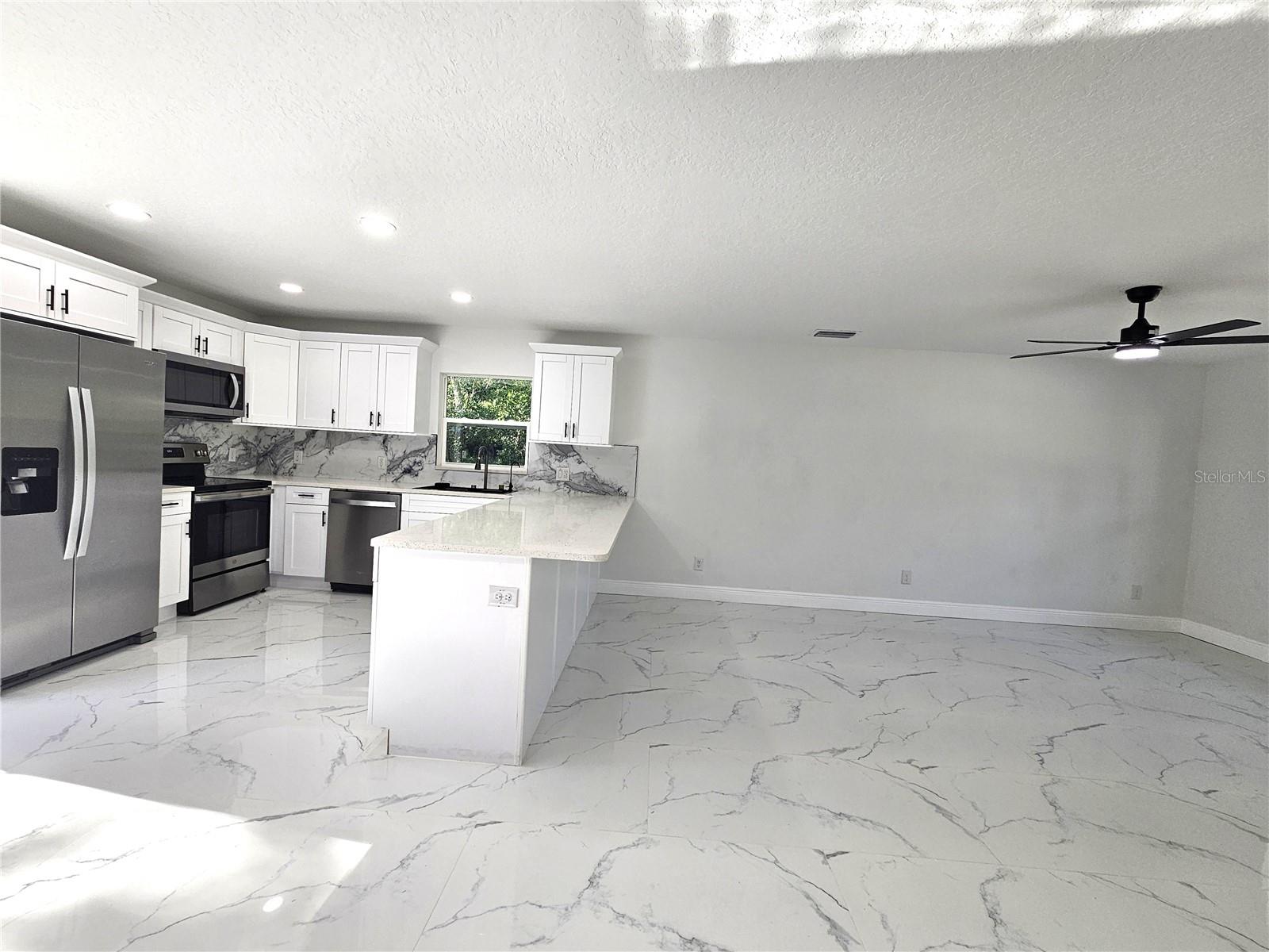 Image 14 of 39 For 21033 Market Street