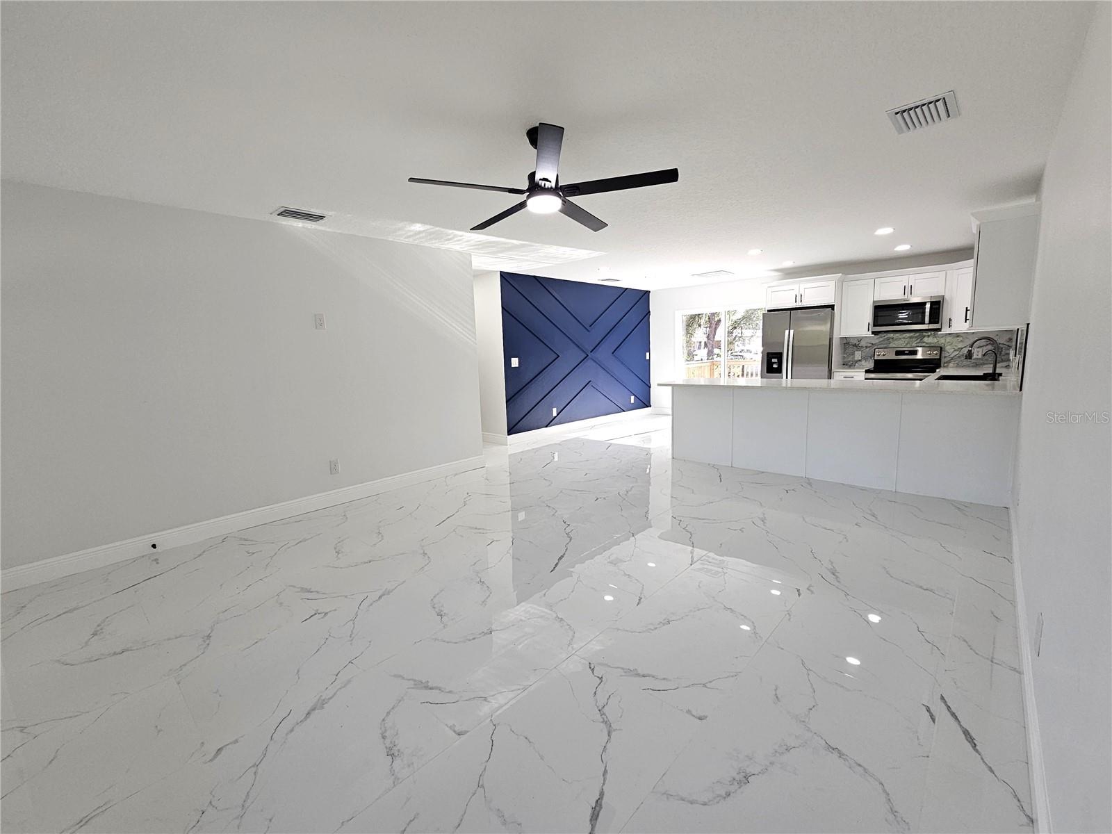 Image 5 of 39 For 21033 Market Street