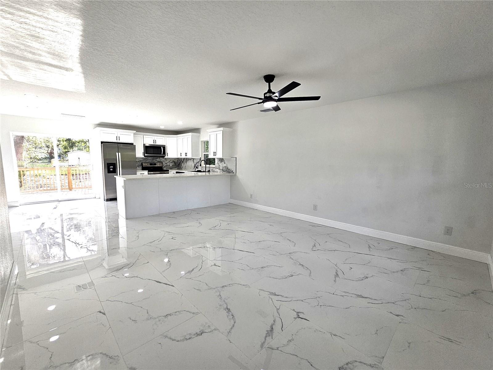 Image 7 of 39 For 21033 Market Street