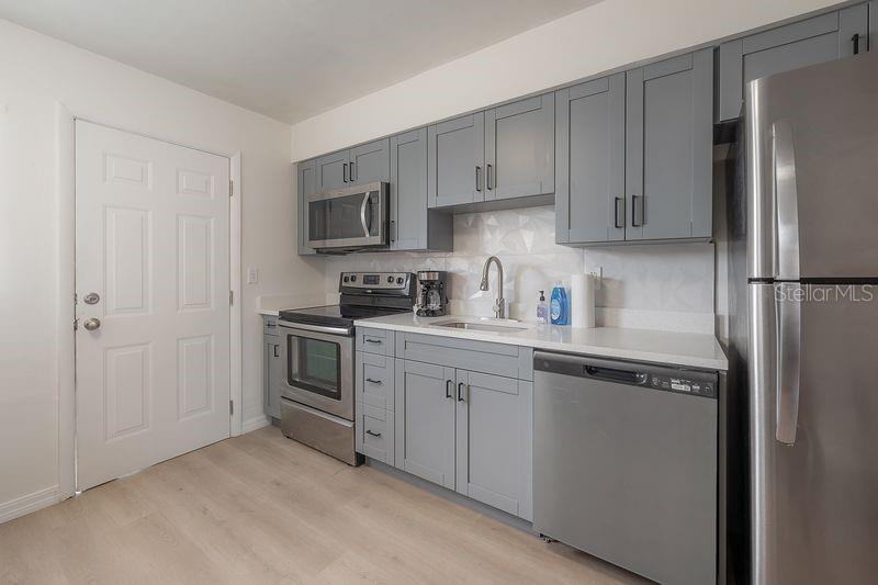 Image 10 of 25 For 6908 Macdill Avenue B