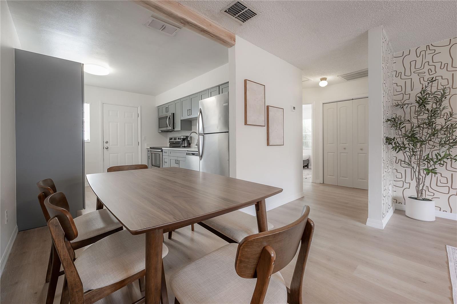 Image 13 of 25 For 6908 Macdill Avenue B