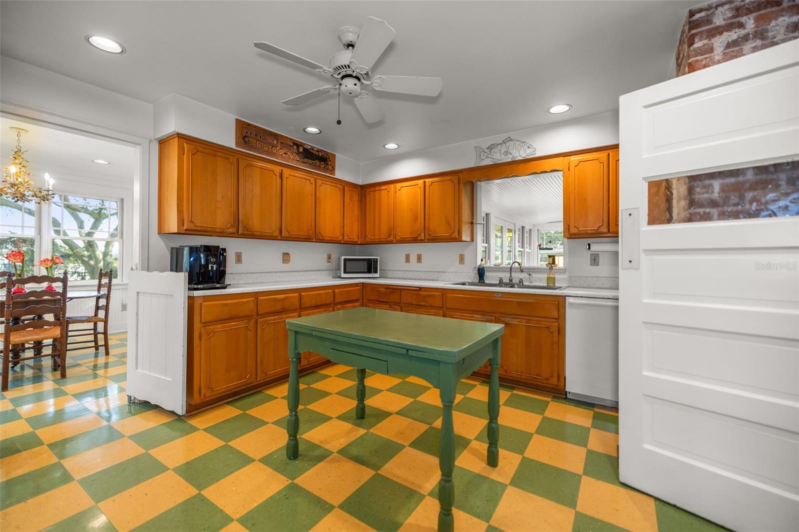 Listing photo id 11 for 458 Scotland Street