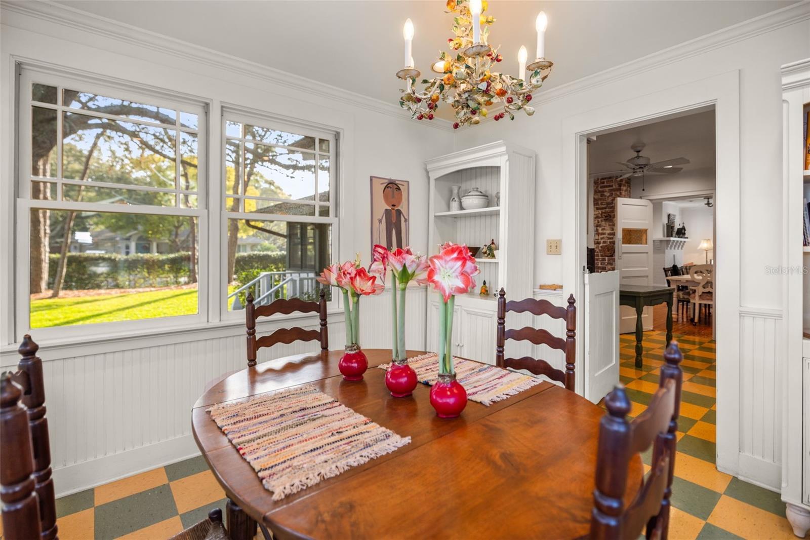 Listing photo id 13 for 458 Scotland Street