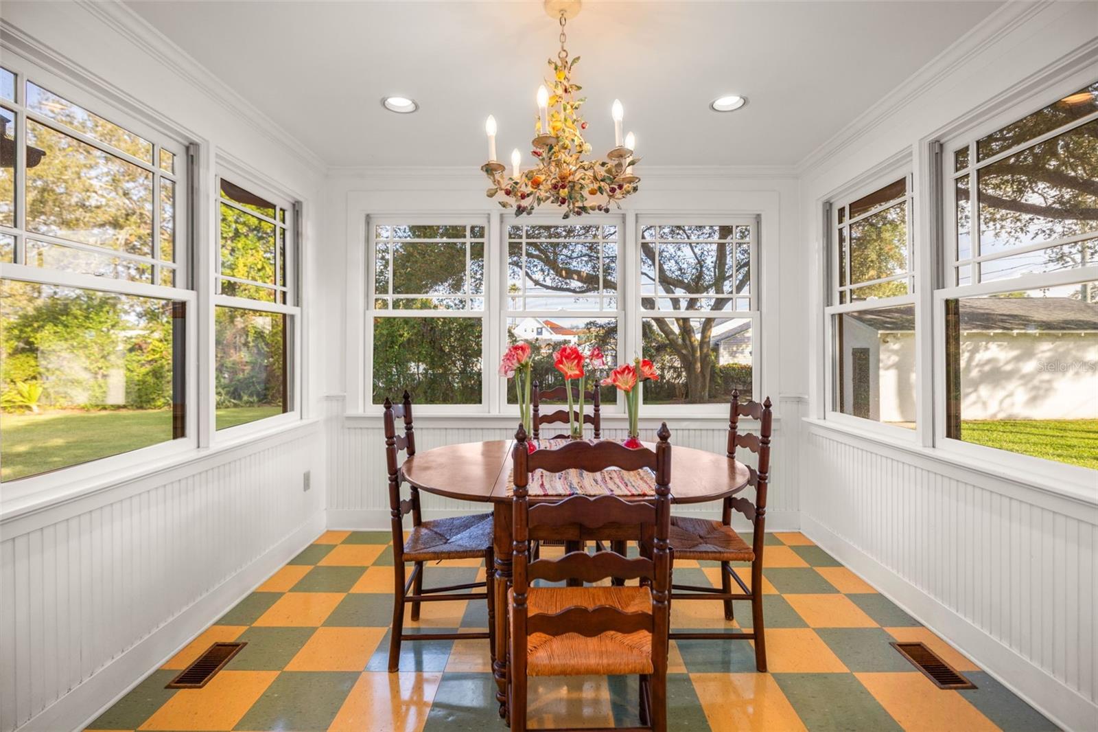 Listing photo id 16 for 458 Scotland Street