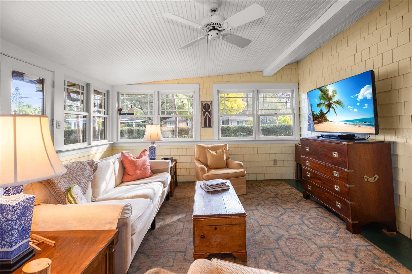 Listing photo id 23 for 458 Scotland Street