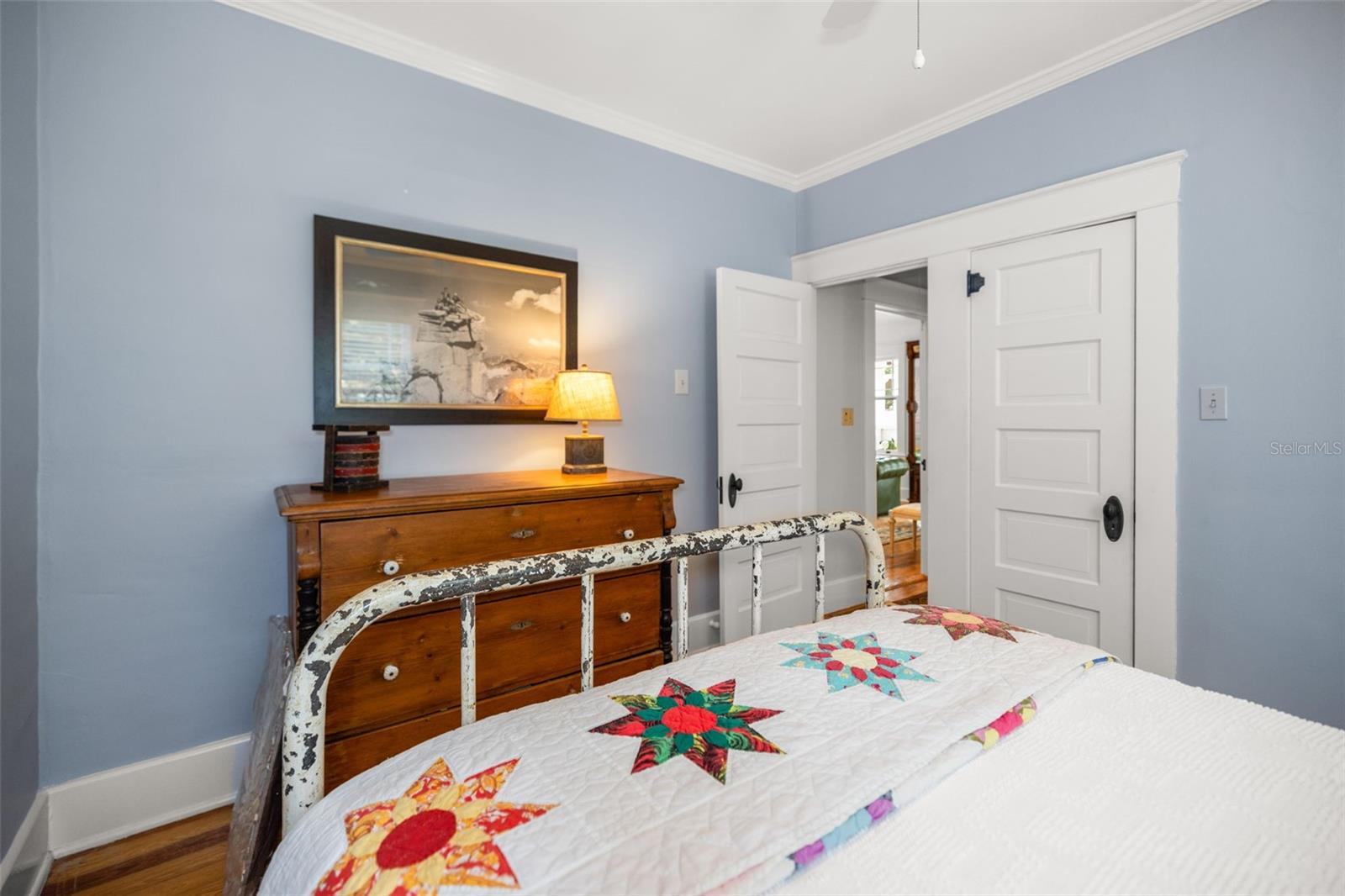 Listing photo id 33 for 458 Scotland Street