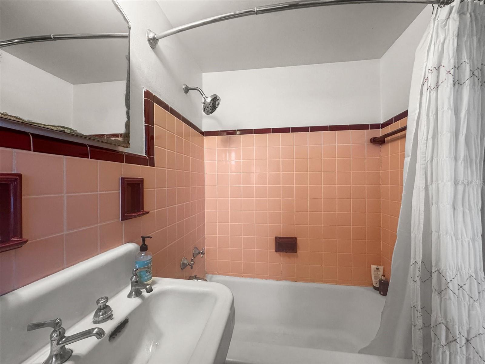 Listing photo id 36 for 458 Scotland Street