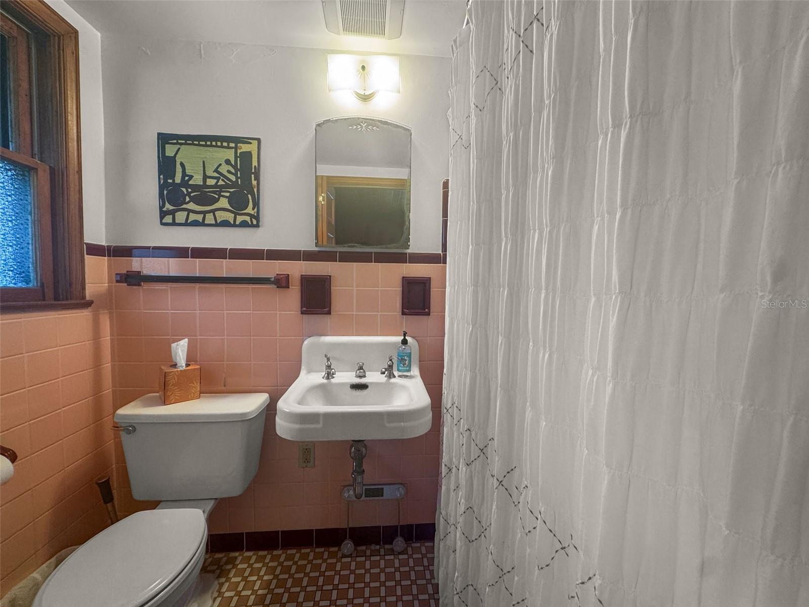 Listing photo id 37 for 458 Scotland Street