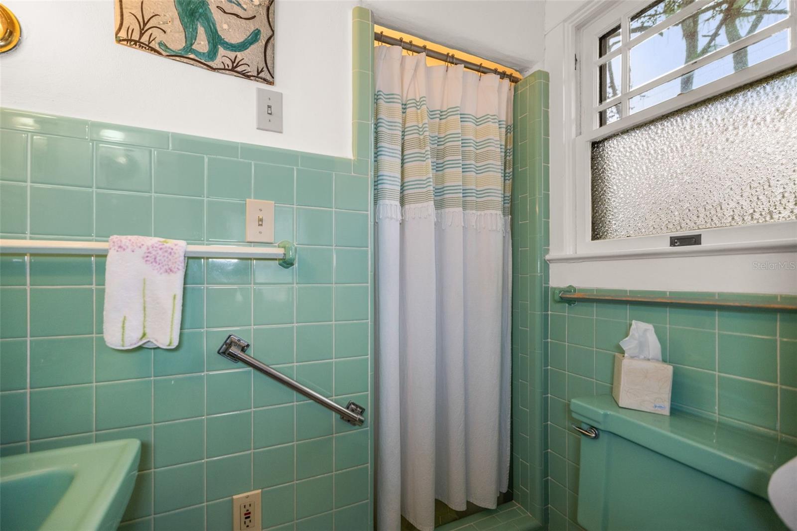 Listing photo id 47 for 458 Scotland Street