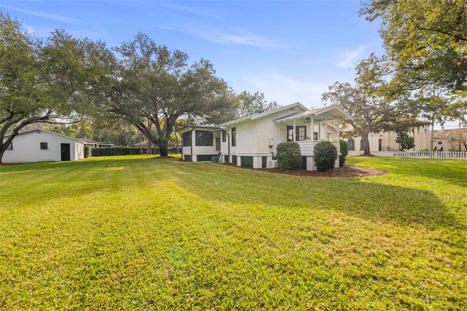 Listing photo id 66 for 458 Scotland Street