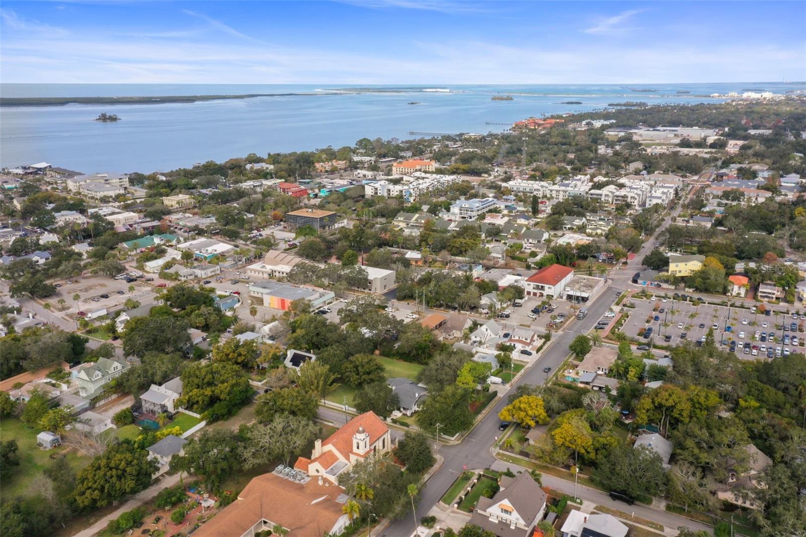 Listing photo id 76 for 458 Scotland Street