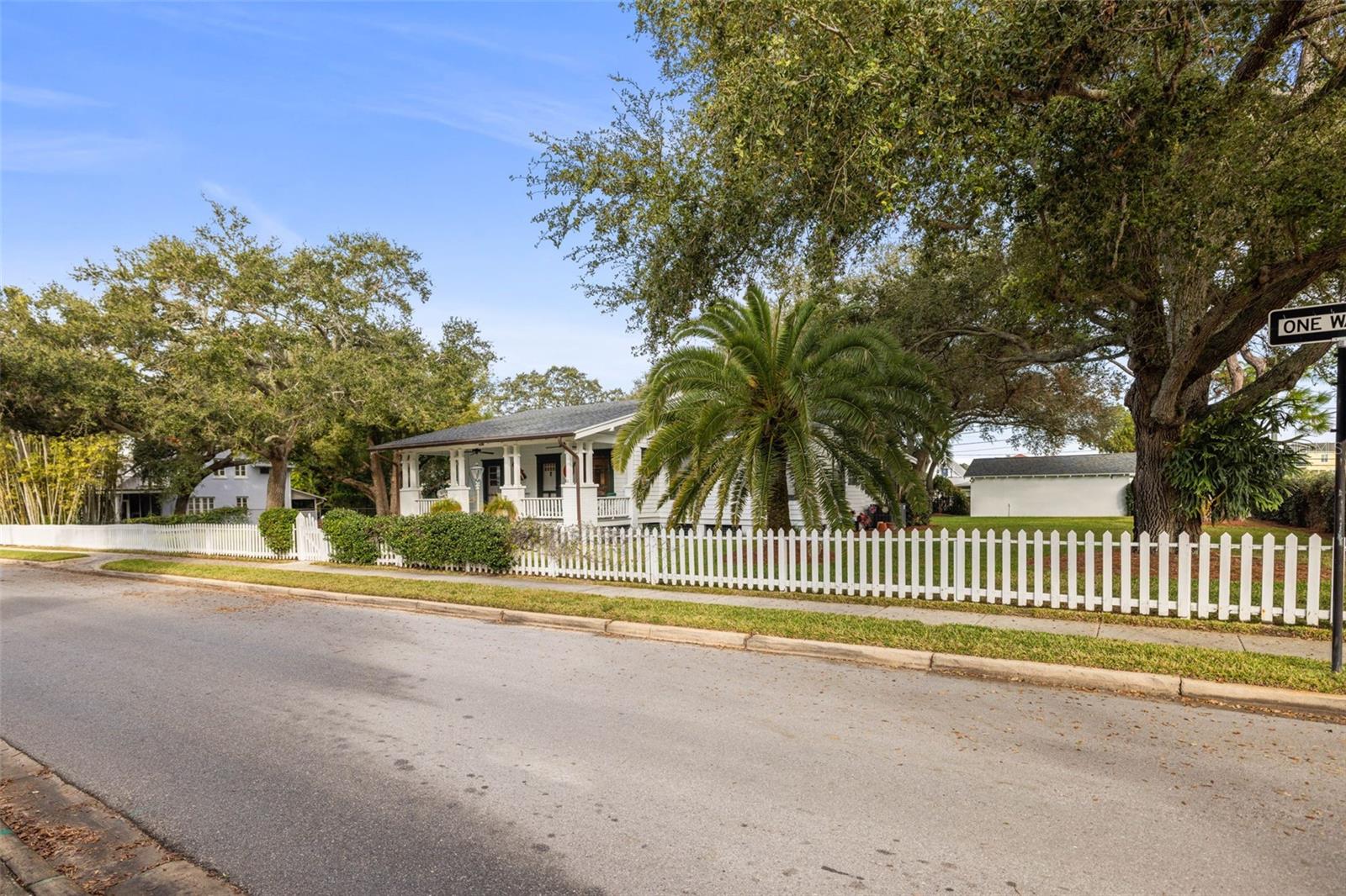 Listing photo id 88 for 458 Scotland Street