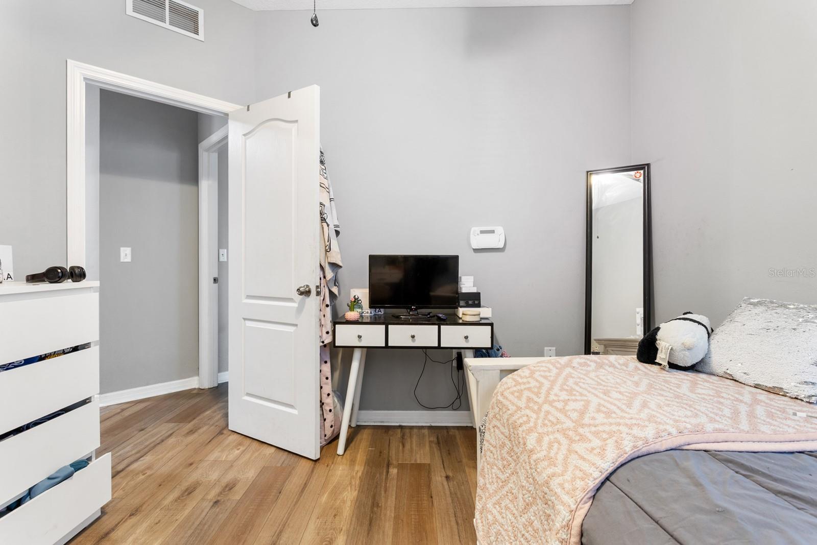 Image 14 of 40 For 8602 Tidal Breeze Drive