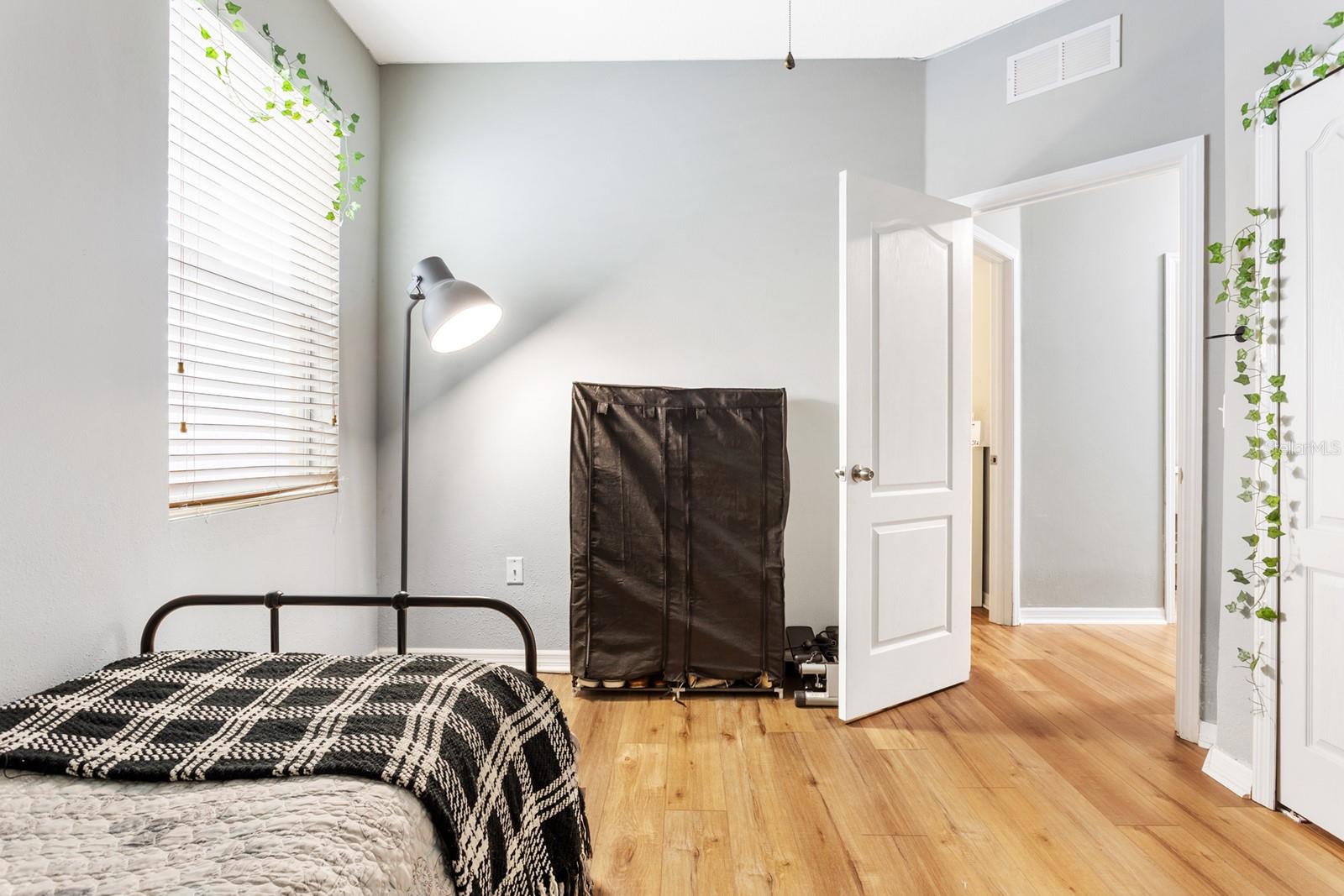 Image 16 of 40 For 8602 Tidal Breeze Drive