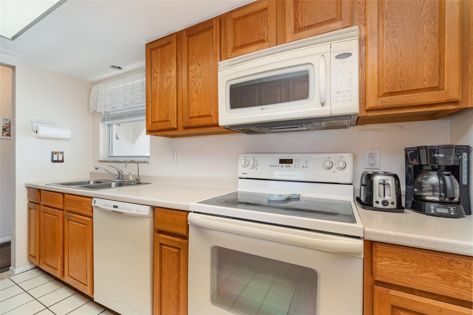 Image 13 of 36 For 2700 Magdalina Drive 2b