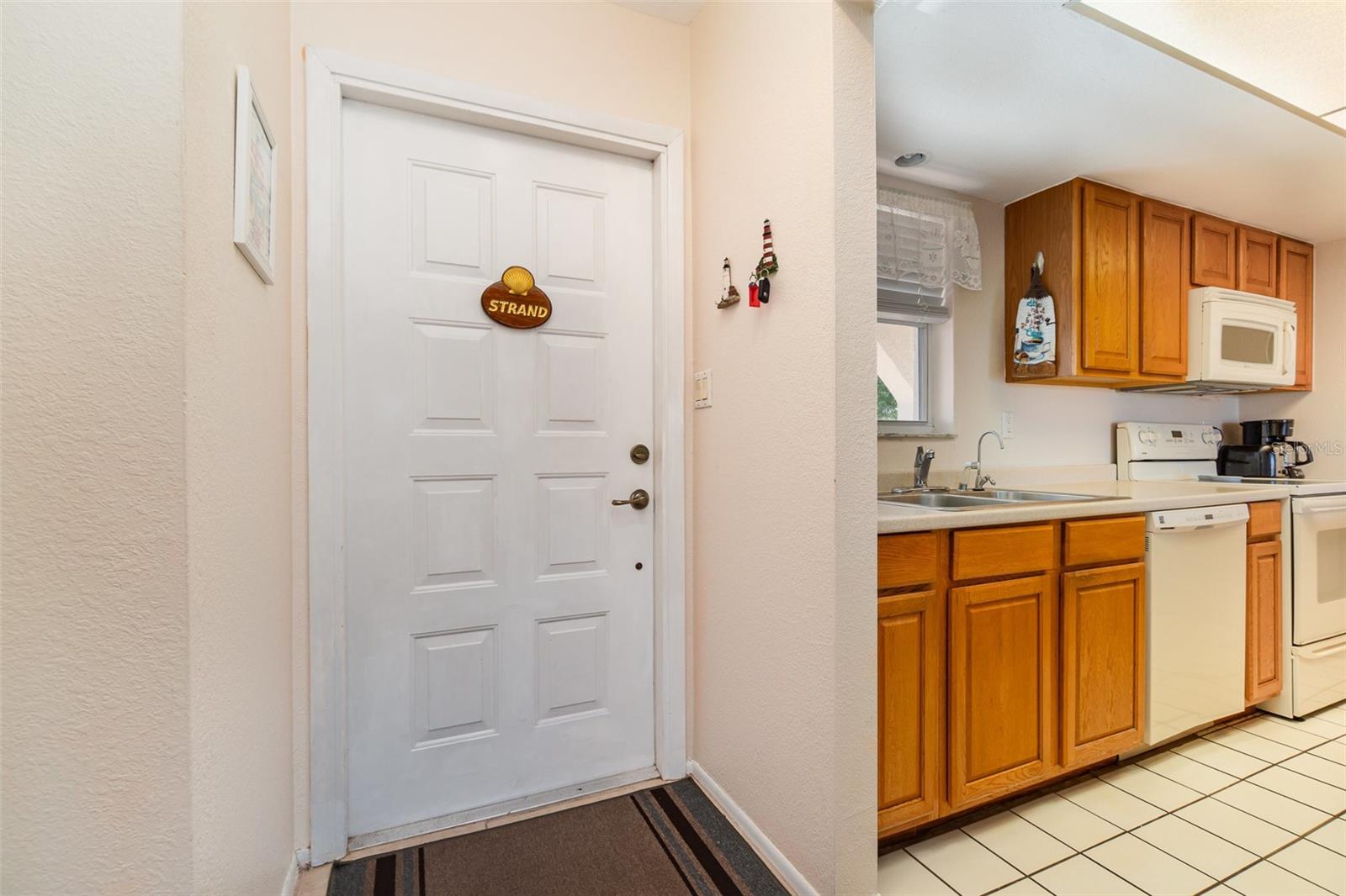 Image 15 of 36 For 2700 Magdalina Drive 2b