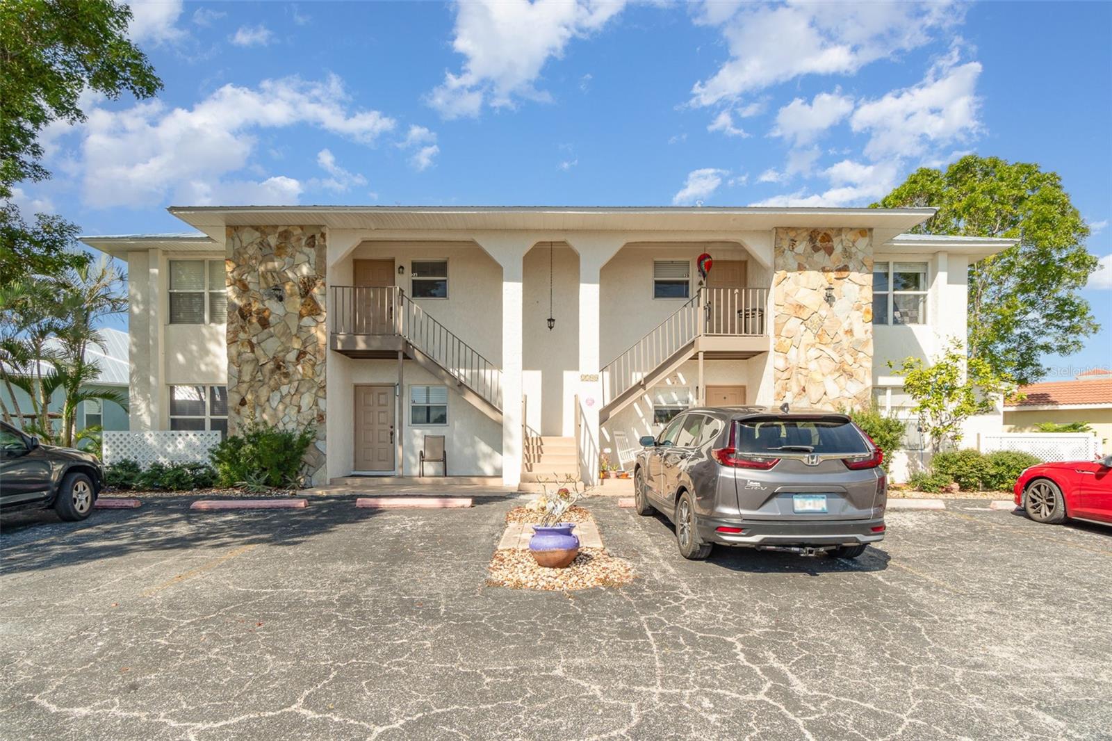 Image 2 of 36 For 2700 Magdalina Drive 2b