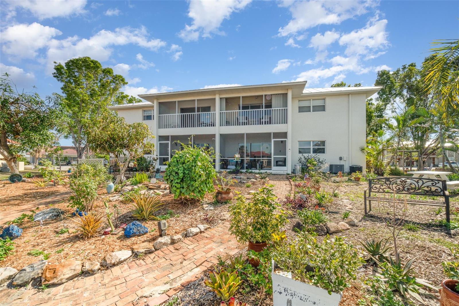 Image 23 of 36 For 2700 Magdalina Drive 2b