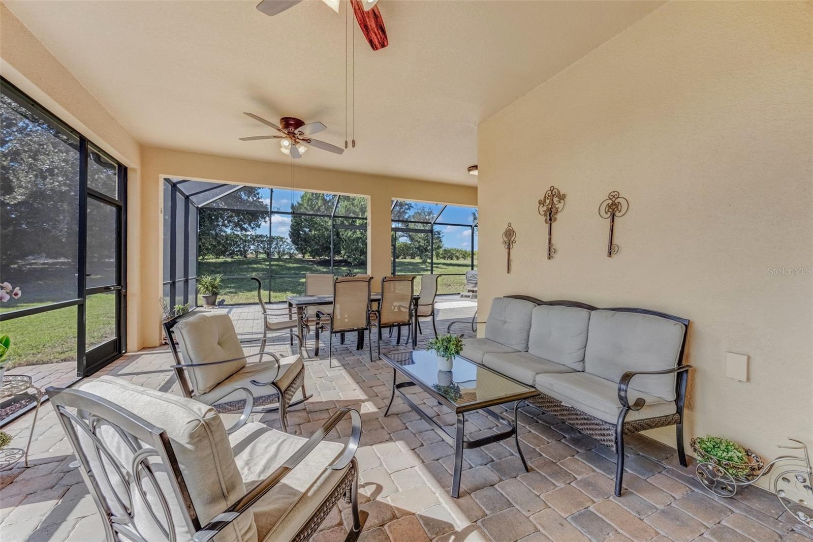 Image 30 of 62 For 337 Alicante Court