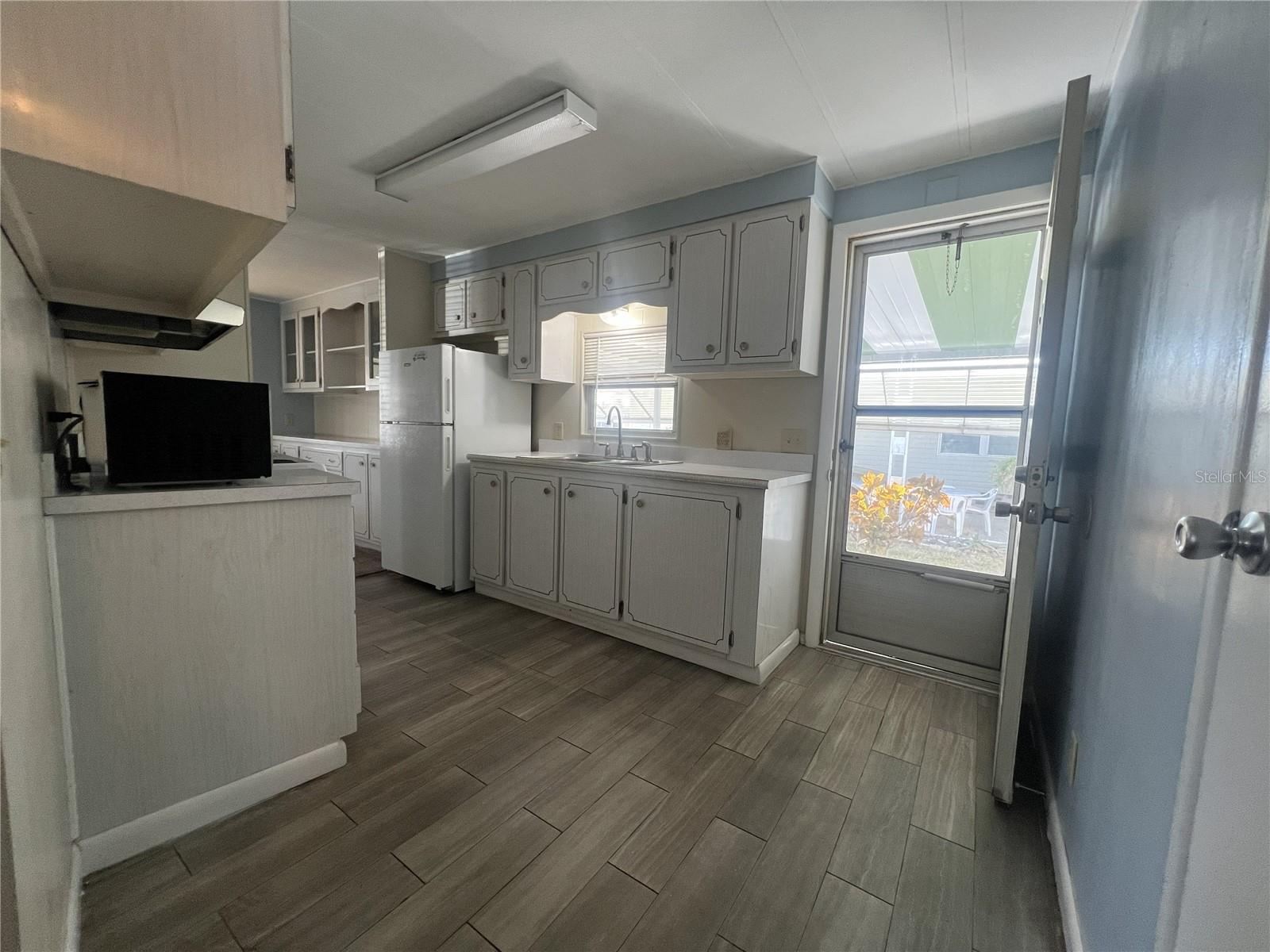 Image 10 of 27 For 1500 County Road 1  201