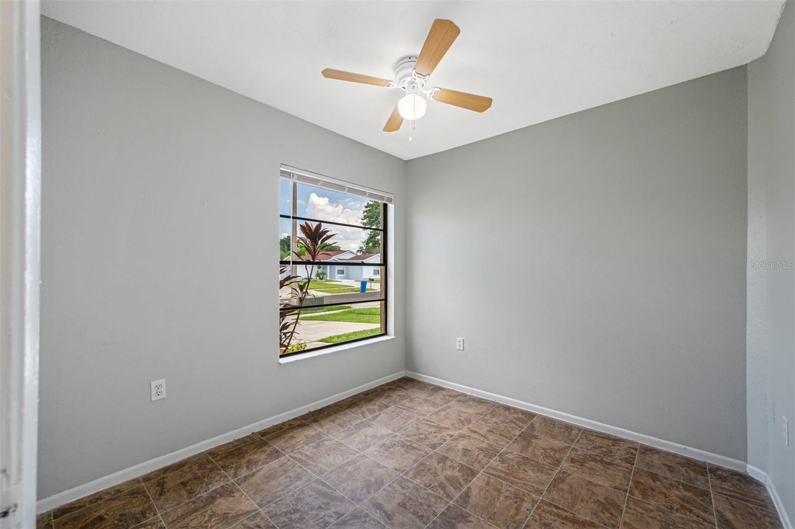 Image 23 of 30 For 1411 Thistledown Drive