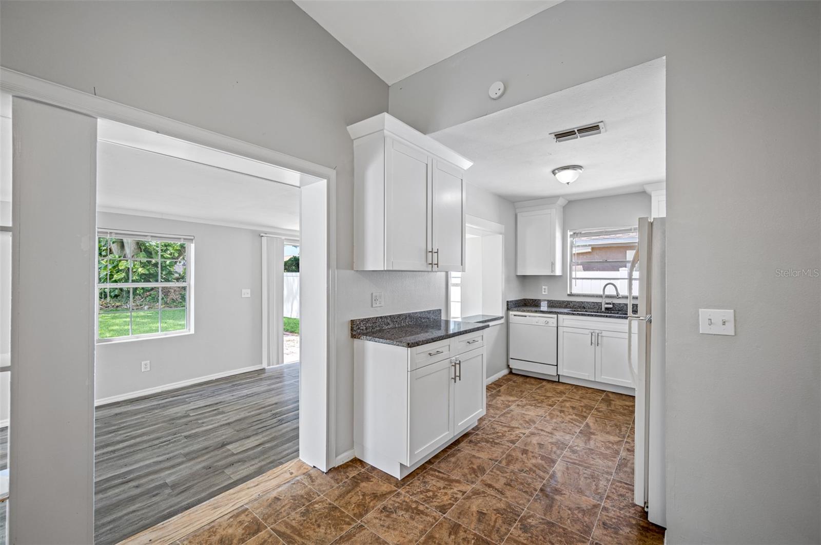 Image 5 of 30 For 1411 Thistledown Drive