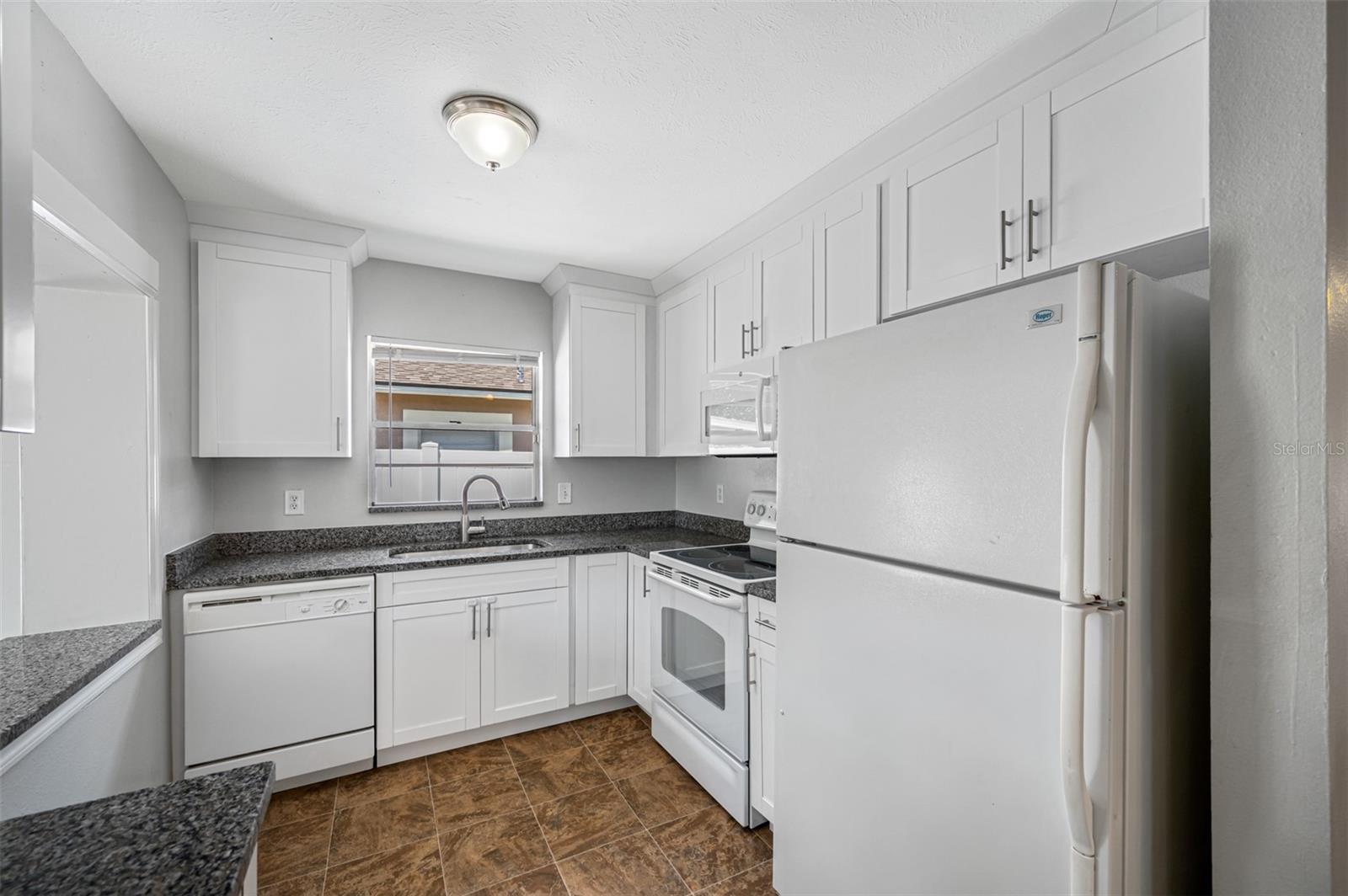 Image 7 of 30 For 1411 Thistledown Drive