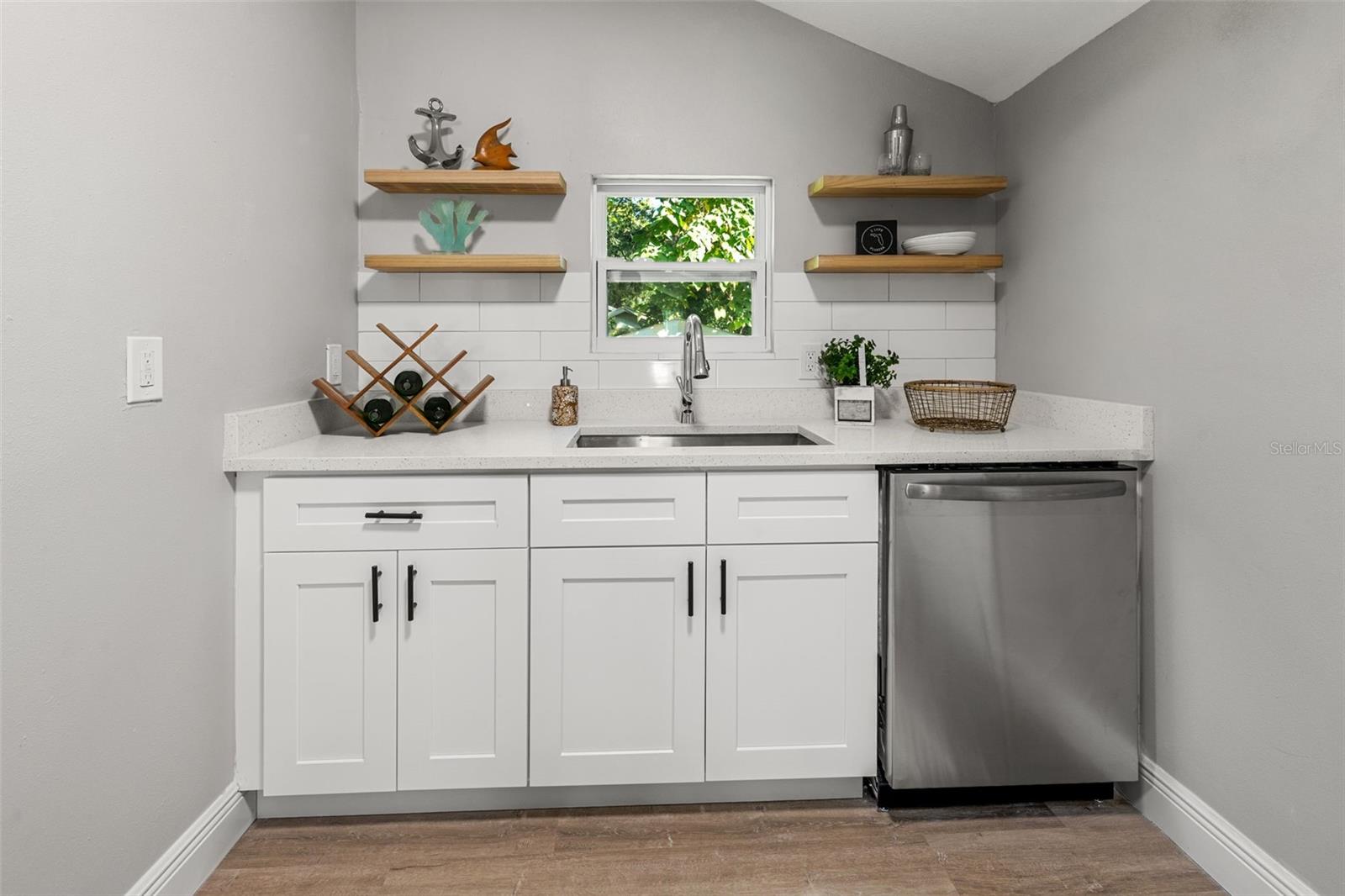 Image 12 of 33 For 1606 Osborne Avenue