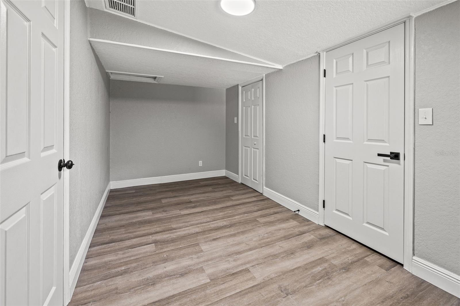 Image 19 of 33 For 1606 Osborne Avenue