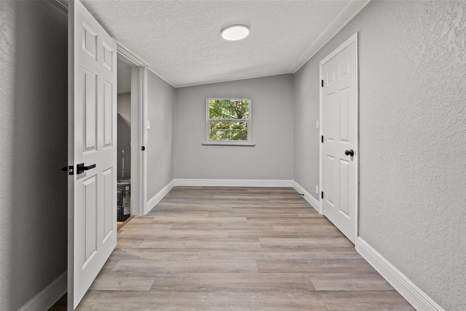 Image 21 of 33 For 1606 Osborne Avenue