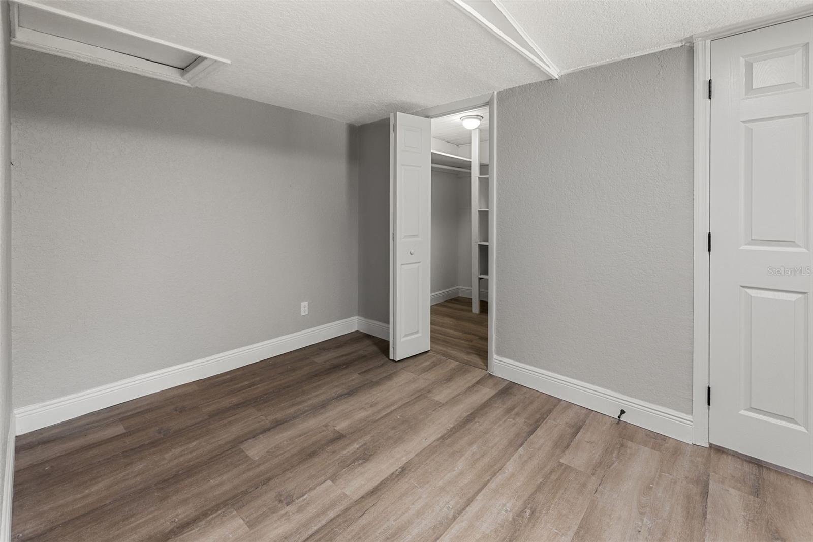 Image 22 of 33 For 1606 Osborne Avenue