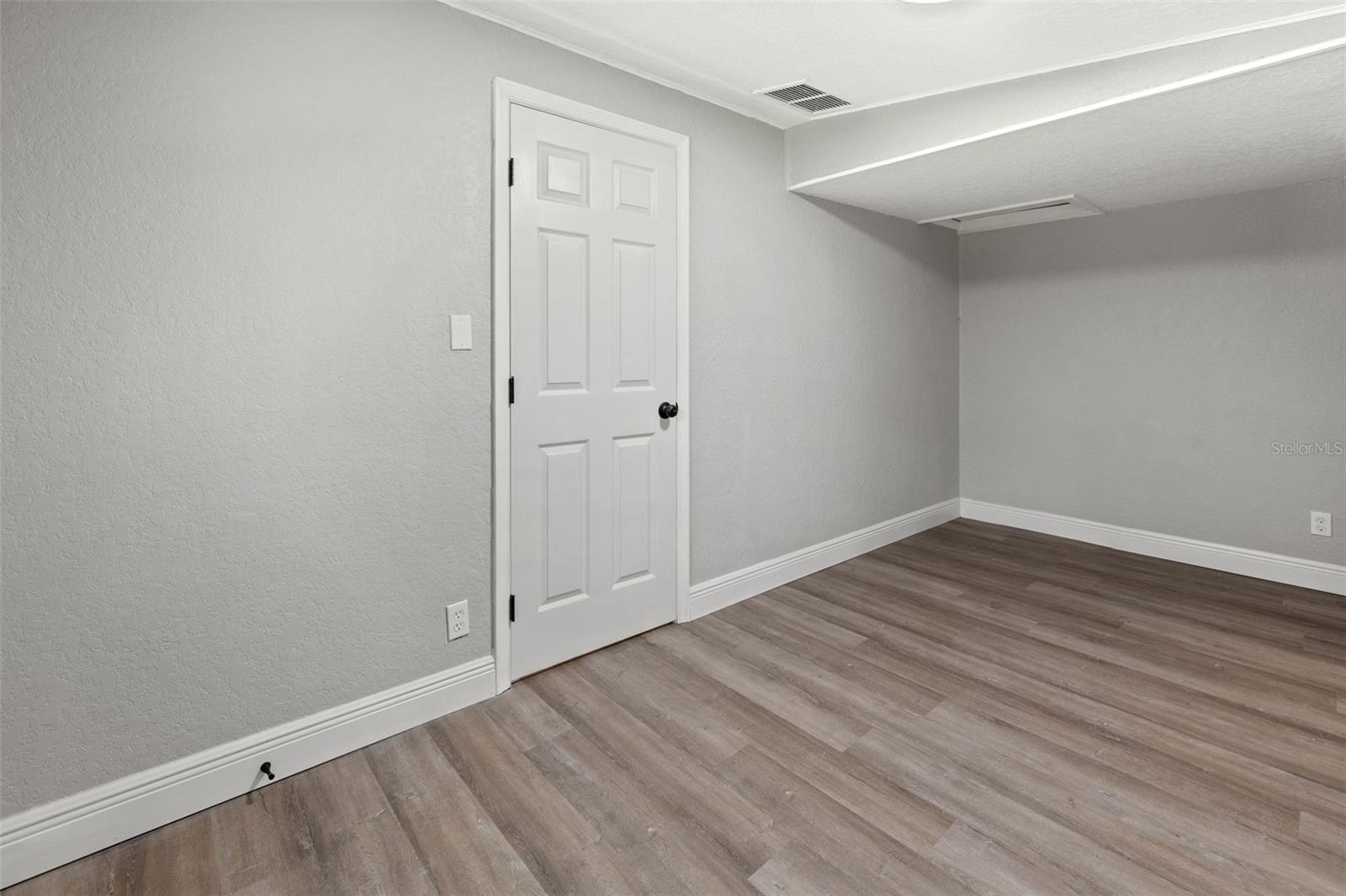 Image 24 of 33 For 1606 Osborne Avenue